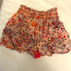 Poupette St Barts kids girls skirt size medium
Worn 2 times.